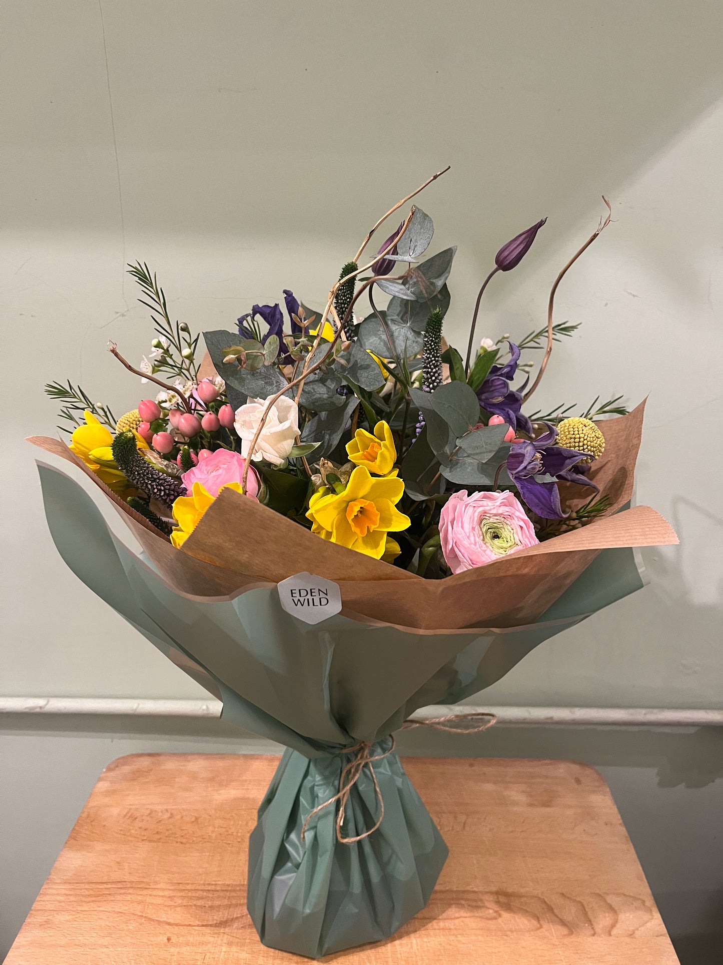 BE WILD- Fresh flowers, florist choice!
