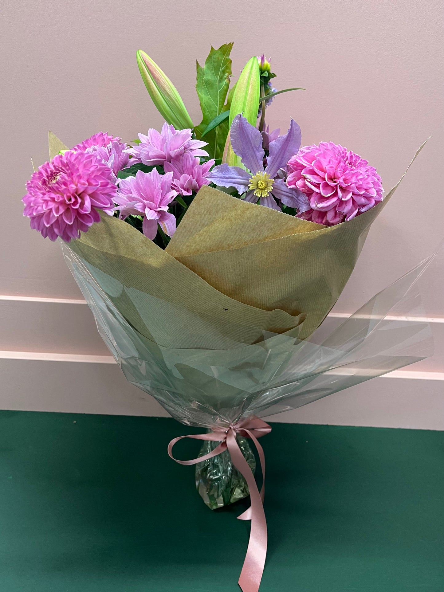 BE WILD- Fresh flowers, florist choice!